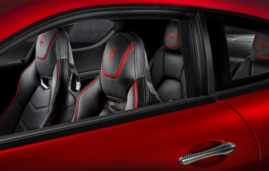 Детали интерьера Maserati GranTurismo MC Stradale Centennial Edition 2014 года  (фото 24 из 31)